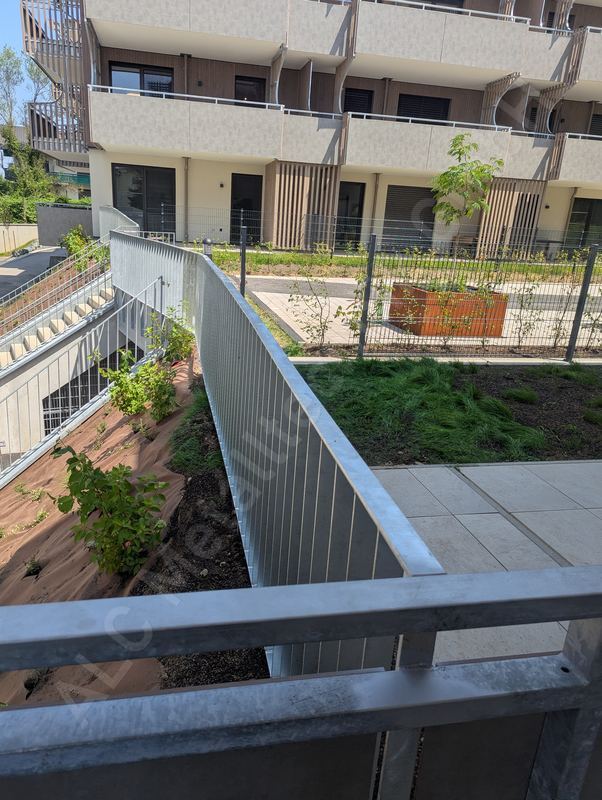 Au&szlig;engel&auml;nder an Treppe montiert