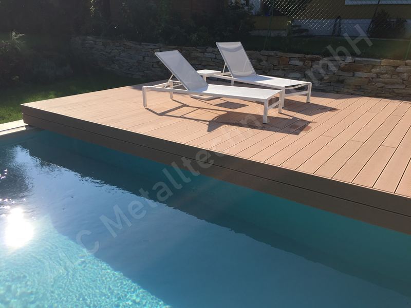 Begehbare Poolabdeckung aus Metall geschlossen
