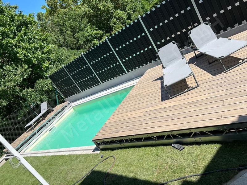 Poolabdeckung mit Schiebesystem