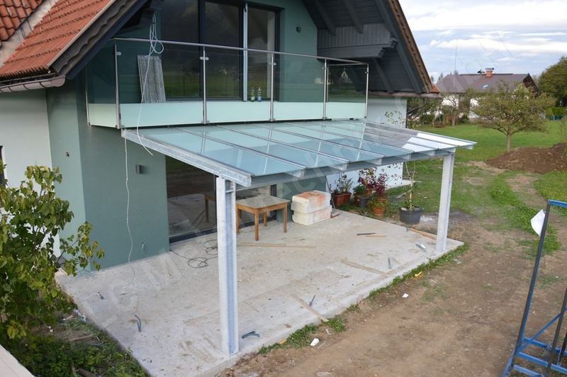 Glas&uuml;berdach